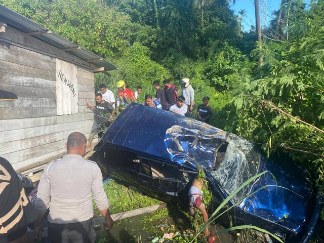 Mobil kijang yang mengalami kecelakaan maut akibat si pengemudi dalam pengaruh alkohol