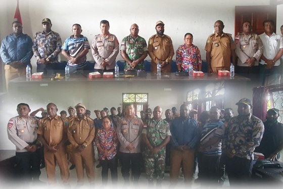 Caption : Kapolres Mamberamo Raya AKBP. Arifin didampingi Pabung 1712 Sarmi Perwakilan Mamberamo Raya Mayor. Musa Siep, saat memberikan keterangan pers usai melakukan tatap muka bersama seluruh kepala distrik dan kepala kampung di Kasonaweja, Selasa ( 8/7/2025 ) (foto : Napywarta Willem Ayek)