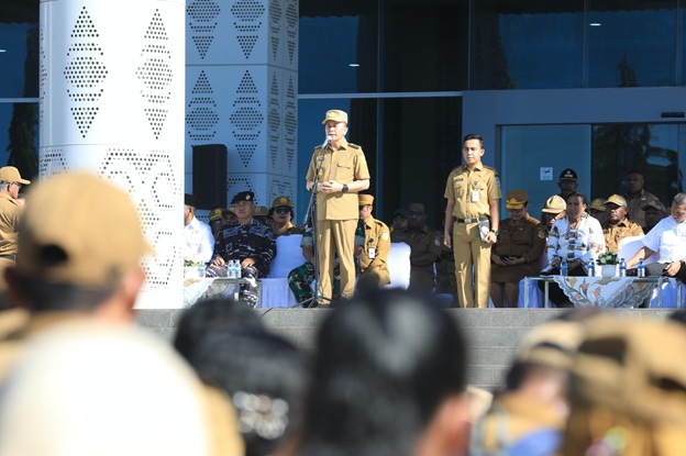 Pj Gubernur Papua Agus Fatoni saat memimpin Apel Pagi di lingkup Pemerintah provinsi