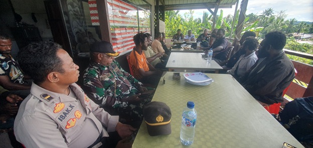 Suasana pertemuan antar Kapolres dan Perwira Pwnghubung dan masyarakat Mamberamo Raya