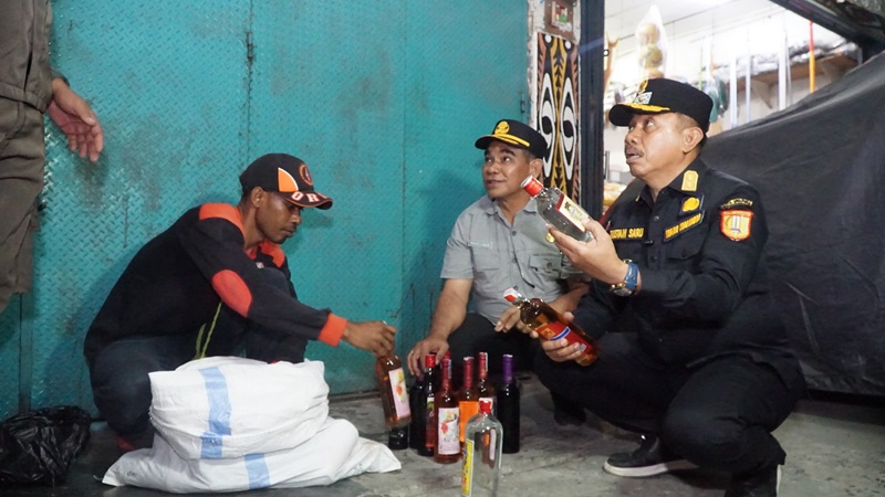 Pemkot Jayapura saat melakukan sidak penyakit masyarakat di momen malam Natal 2025