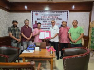 Tim Sukses Piter Kainama diwakili Kevin Retraubun mengambil formulir pendaftaran sebagai Ketua IKEMAL Kota Jayapura